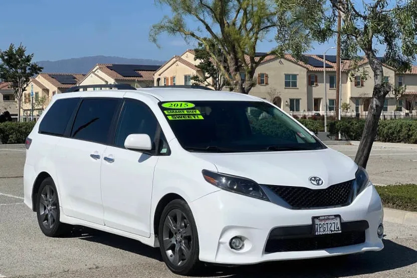 2015 Toyota Sienna Premium photo 1