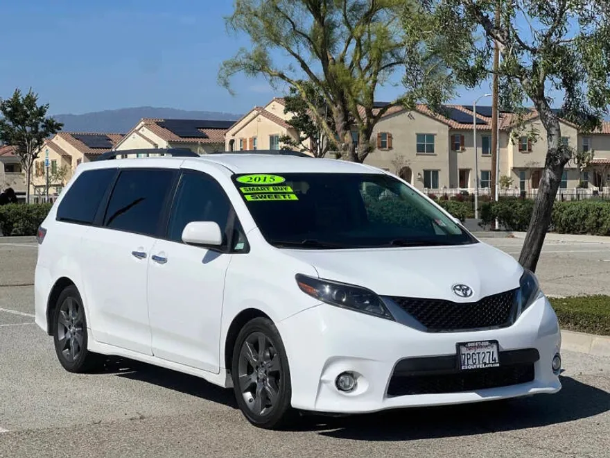 2015 Toyota Sienna Premium photo 1