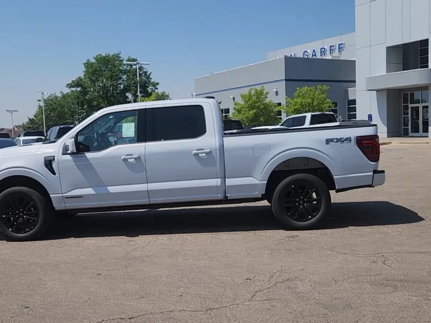 2025 Ford F-150 Platinum photo 1