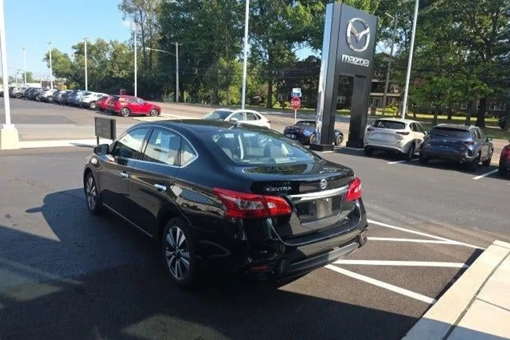 2016 Nissan Sentra SL photo 1
