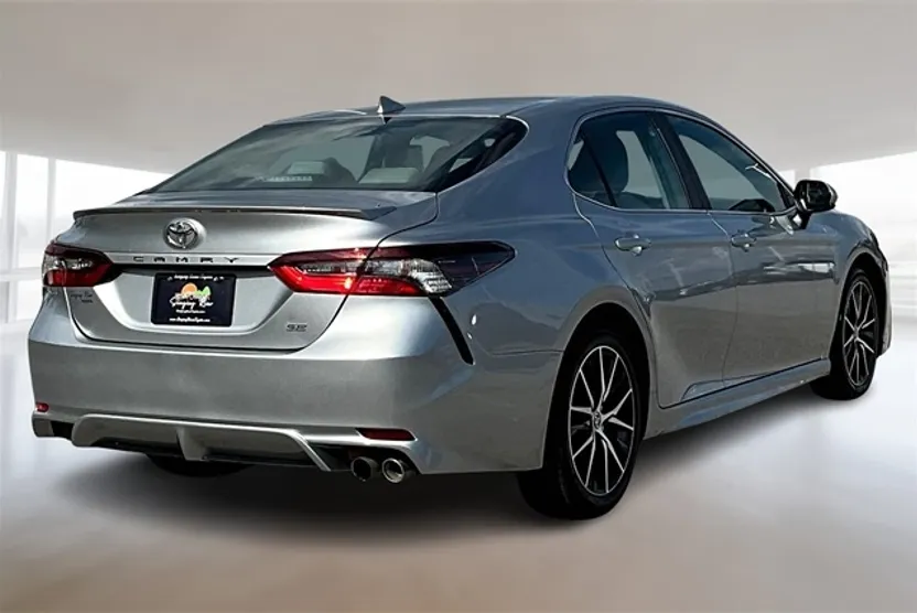 2021 Toyota Camry SE photo 1