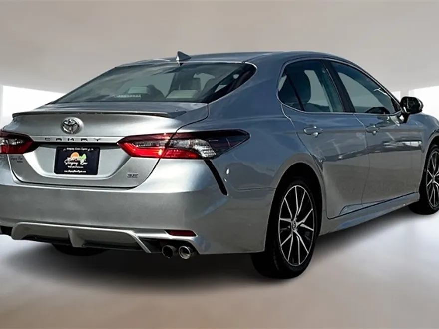 2021 Toyota Camry SE photo 1