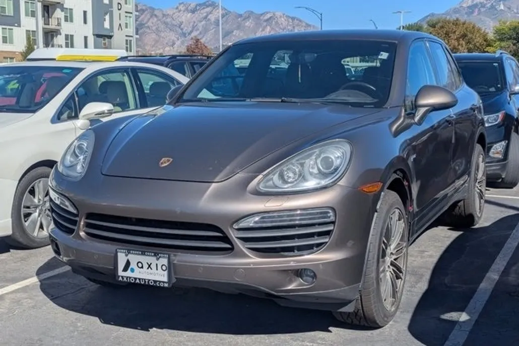 2011 Porsche Cayenne Hybrid S photo 1