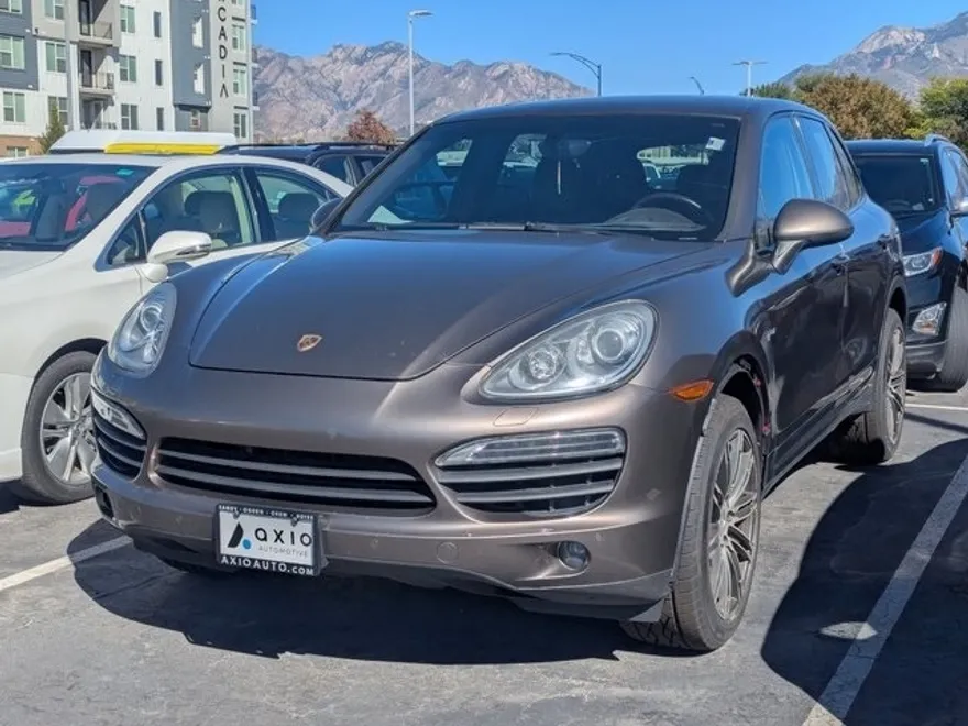 2011 Porsche Cayenne Hybrid S photo 1