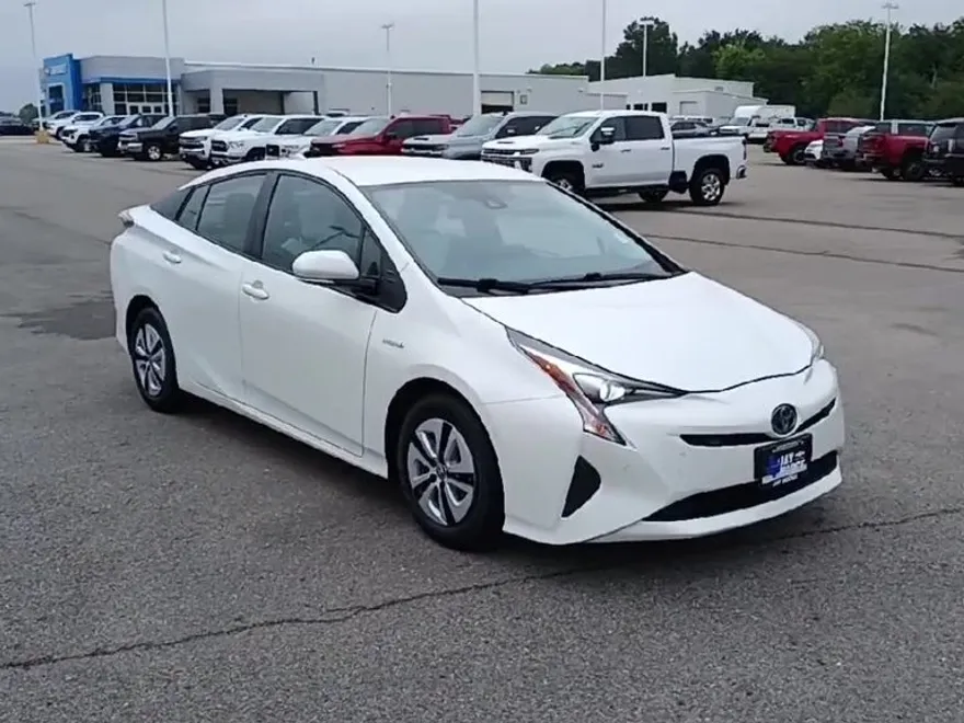 2018 Toyota Prius Four photo 1