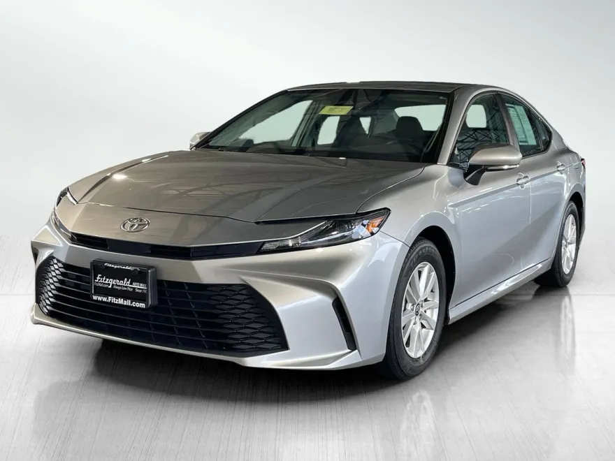 2025 Toyota Camry LE photo 1