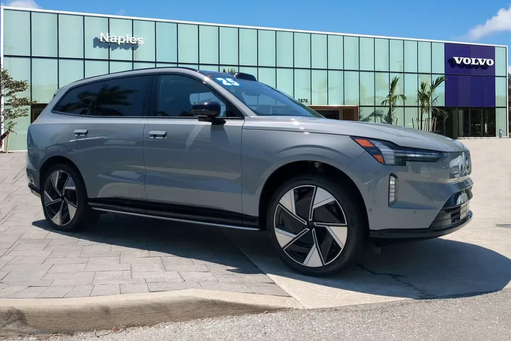 2025 Volvo EX90 Twin Motor Plus photo 1