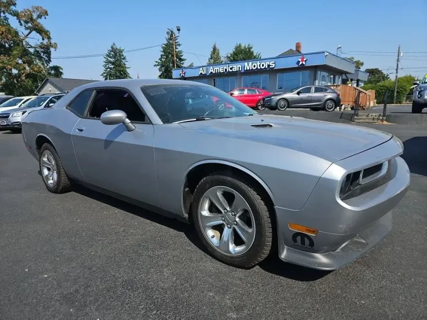 2014 Dodge Challenger SXT photo 1