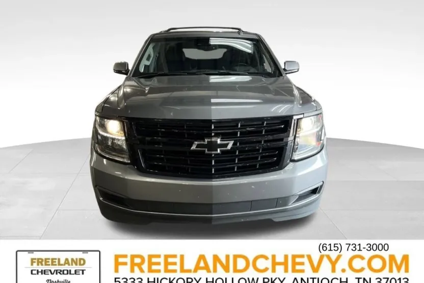 2019 Chevrolet Suburban LT photo 1