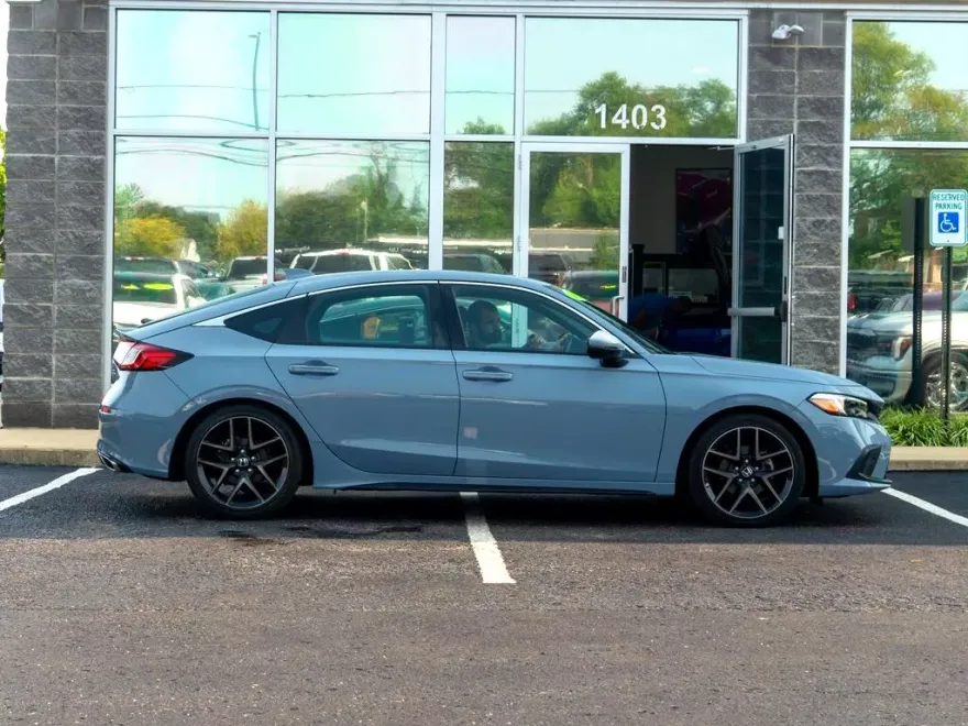 2022 Honda Civic Sport Touring photo 1