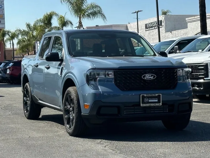 2025 Ford Maverick XLT photo 1