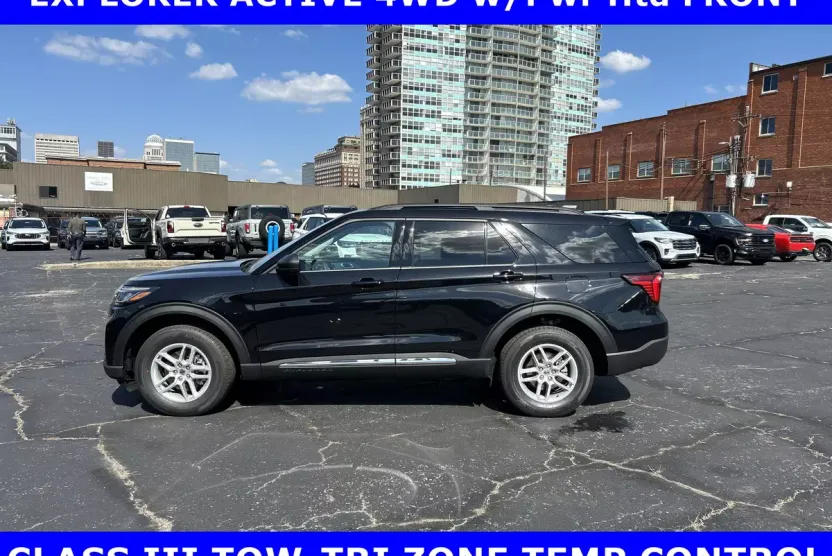 2025 Ford Explorer photo 1