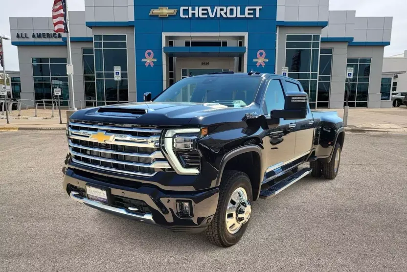 2026 Chevrolet Silverado 3500HD High Country photo 1