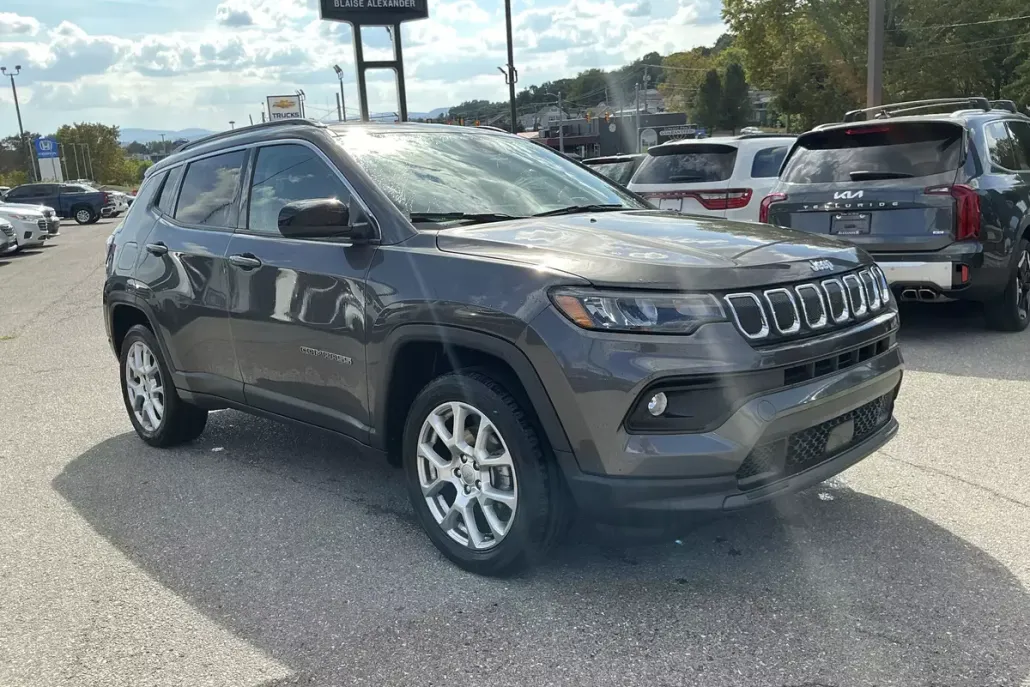 2022 Jeep Compass Latitude Lux photo 1