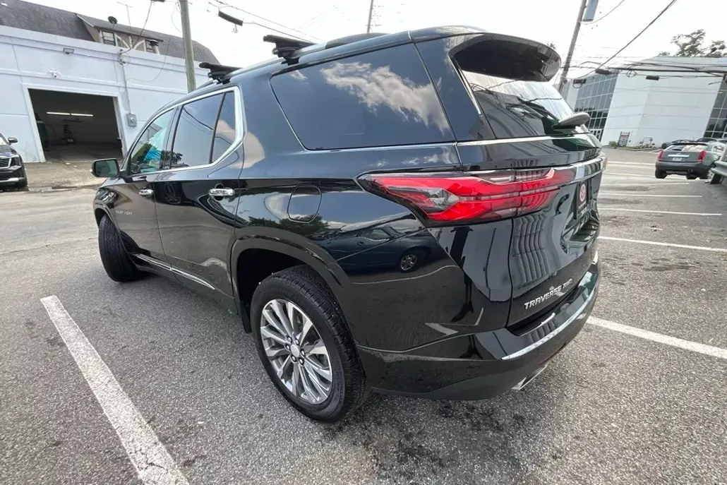 2023 Chevrolet Traverse Premier photo 1