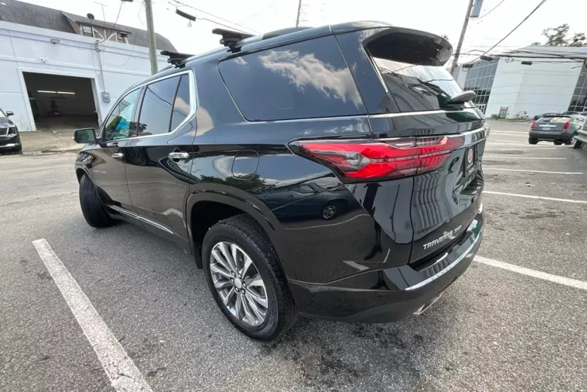2023 Chevrolet Traverse Premier photo 1