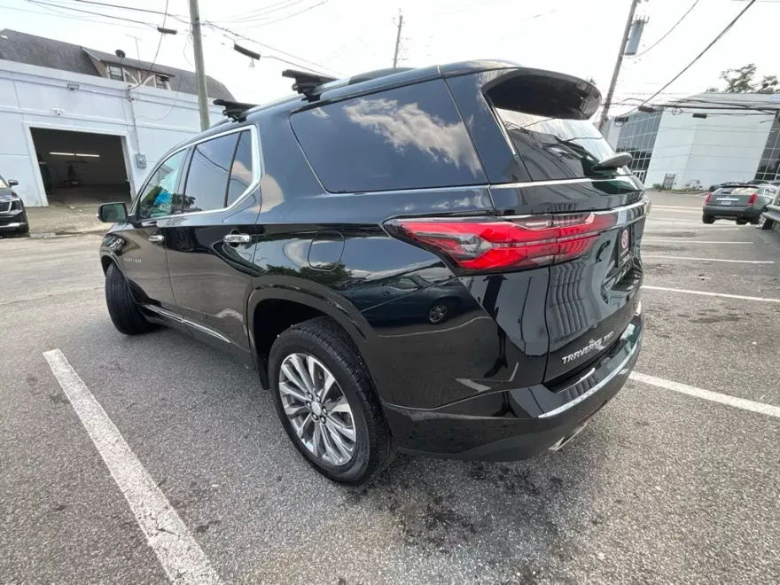 2023 Chevrolet Traverse Premier photo 1