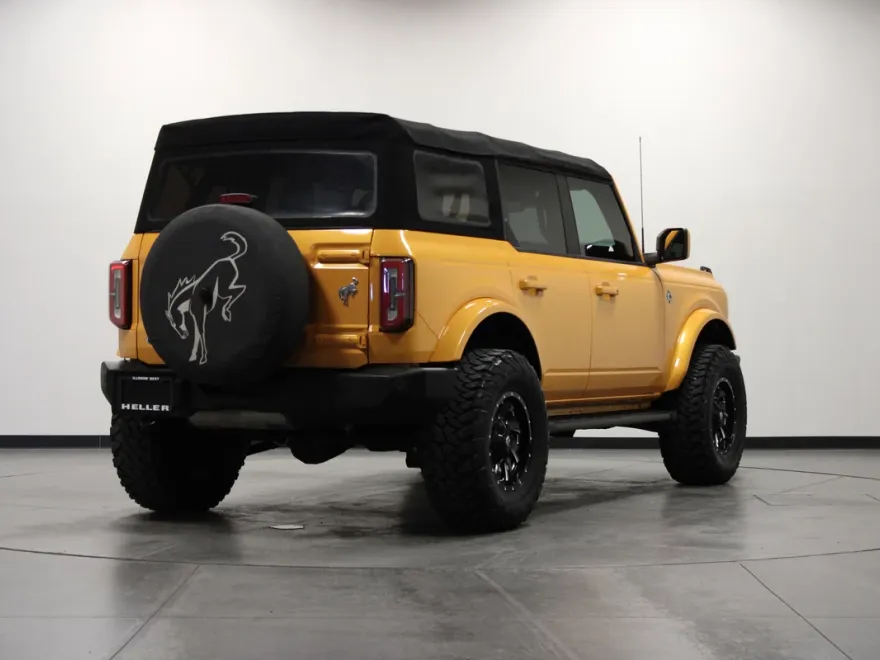2022 Ford Bronco Outer Banks photo 1
