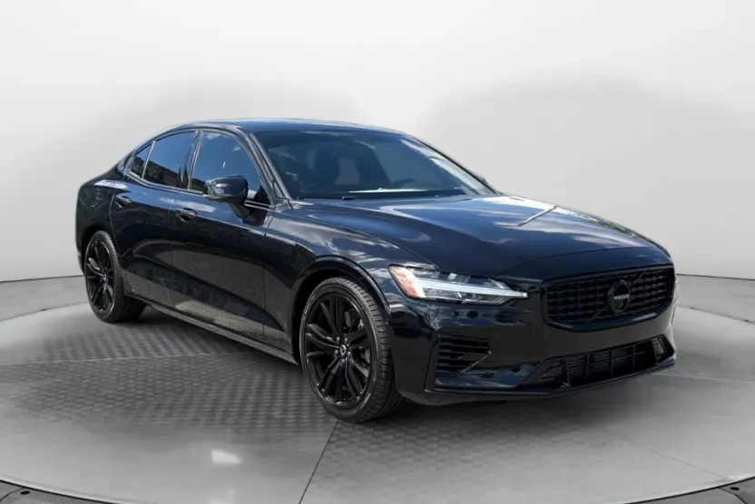 2022 Volvo S60 Recharge T8 Black Edition R-Design photo 1