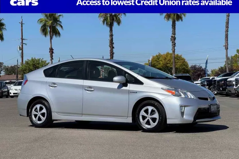 2013 Toyota Prius Two photo 1