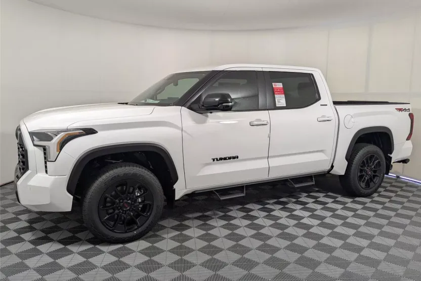 2025 Toyota Tundra Platinum CrewMax photo 1