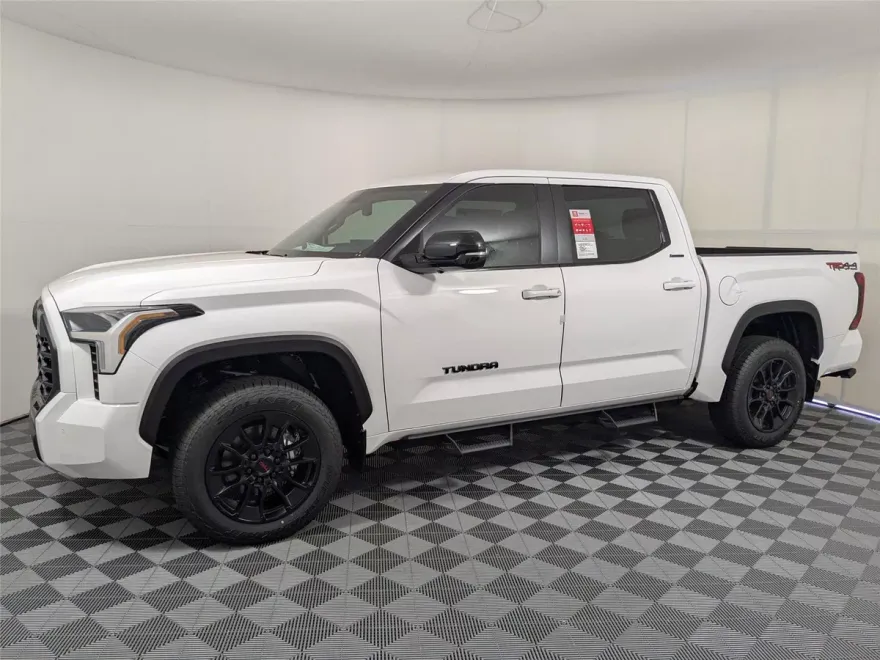 2025 Toyota Tundra Platinum CrewMax photo 1