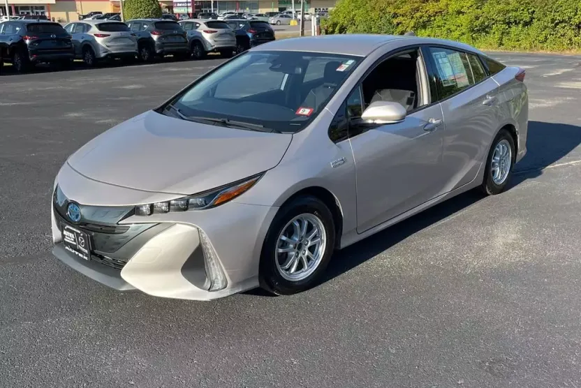 2020 Toyota Prius Prime LE photo 1