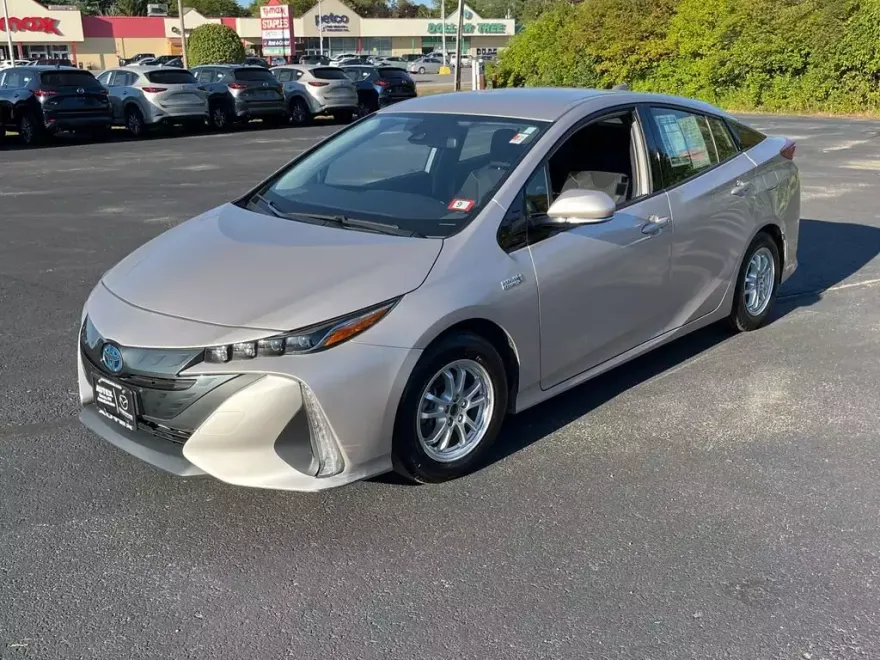 2020 Toyota Prius Prime LE photo 1