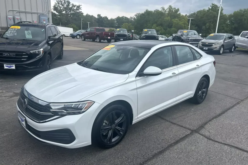 2022 Volkswagen Jetta SE photo 1