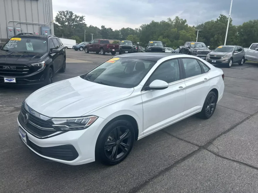 2022 Volkswagen Jetta SE photo 1
