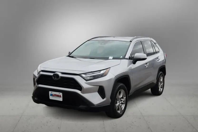 2023 Toyota RAV4 XLE photo 1