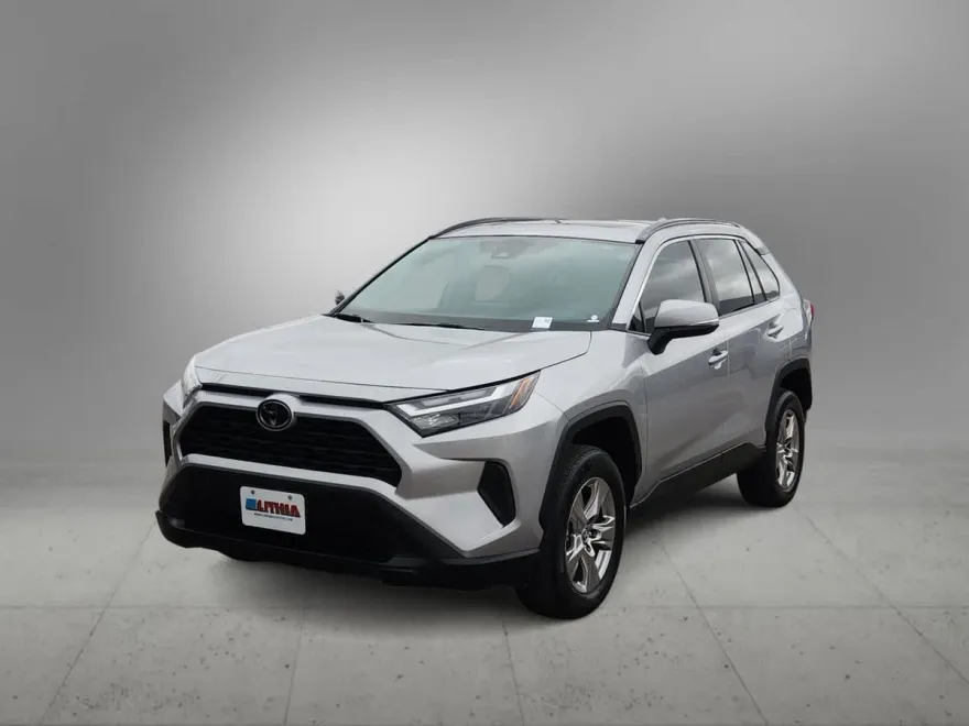 2023 Toyota RAV4 XLE photo 1