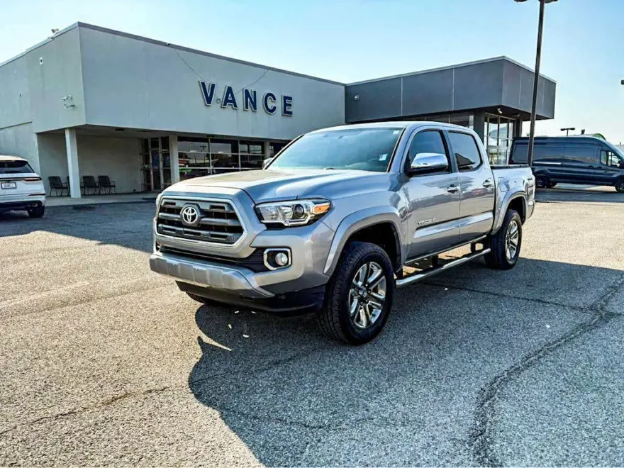 2017 Toyota Tacoma Limited photo 1