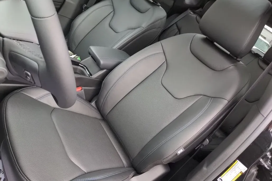 2025 Jeep Compass Limited photo 1