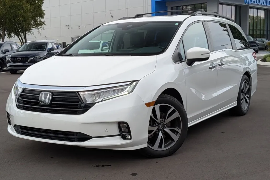 2022 Honda Odyssey Touring photo 1