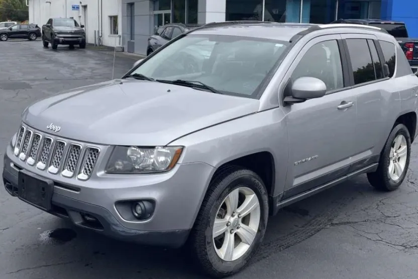 2014 Jeep Compass Latitude photo 1