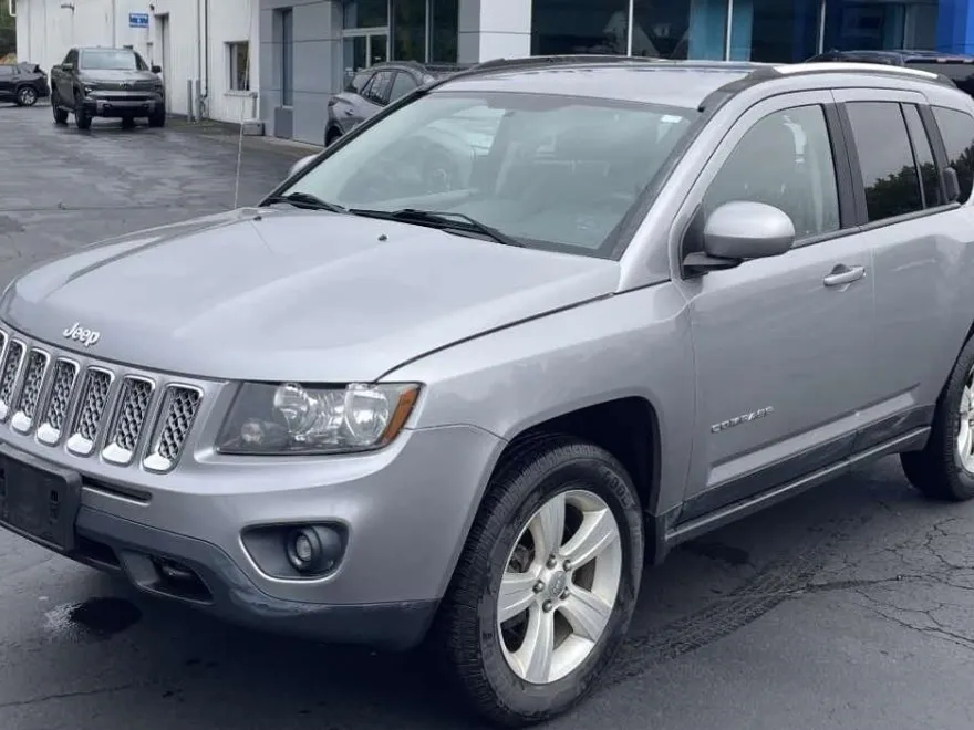 2014 Jeep Compass Latitude photo 1