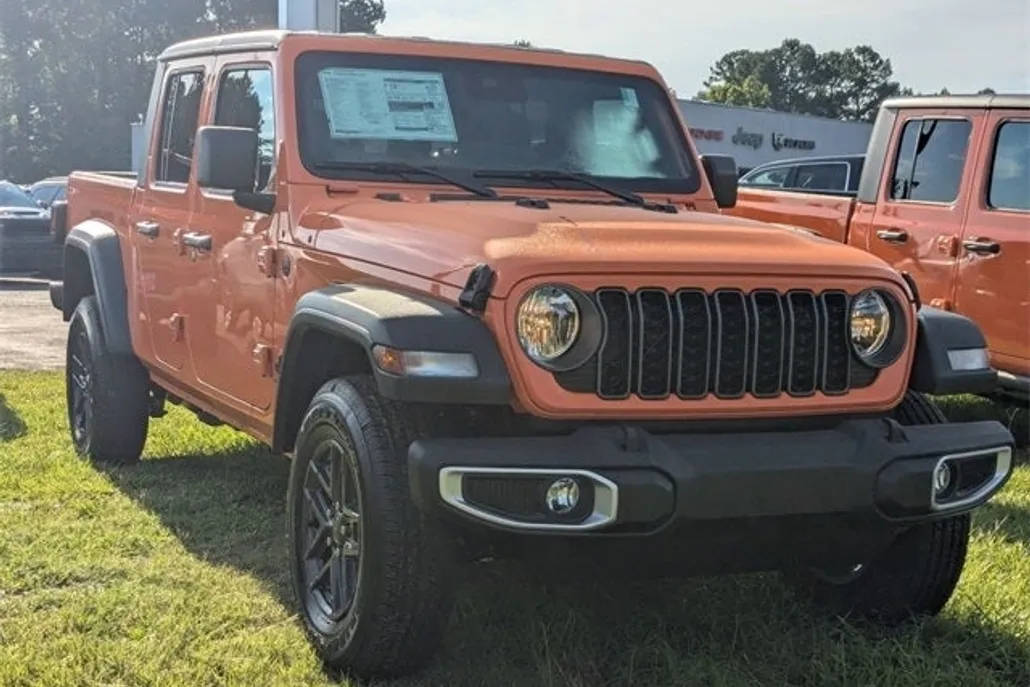 2025 Jeep Gladiator Sport S photo 1