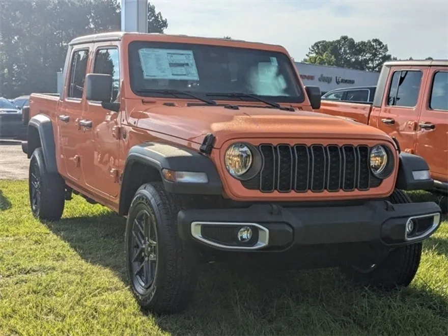 2025 Jeep Gladiator Sport S photo 1