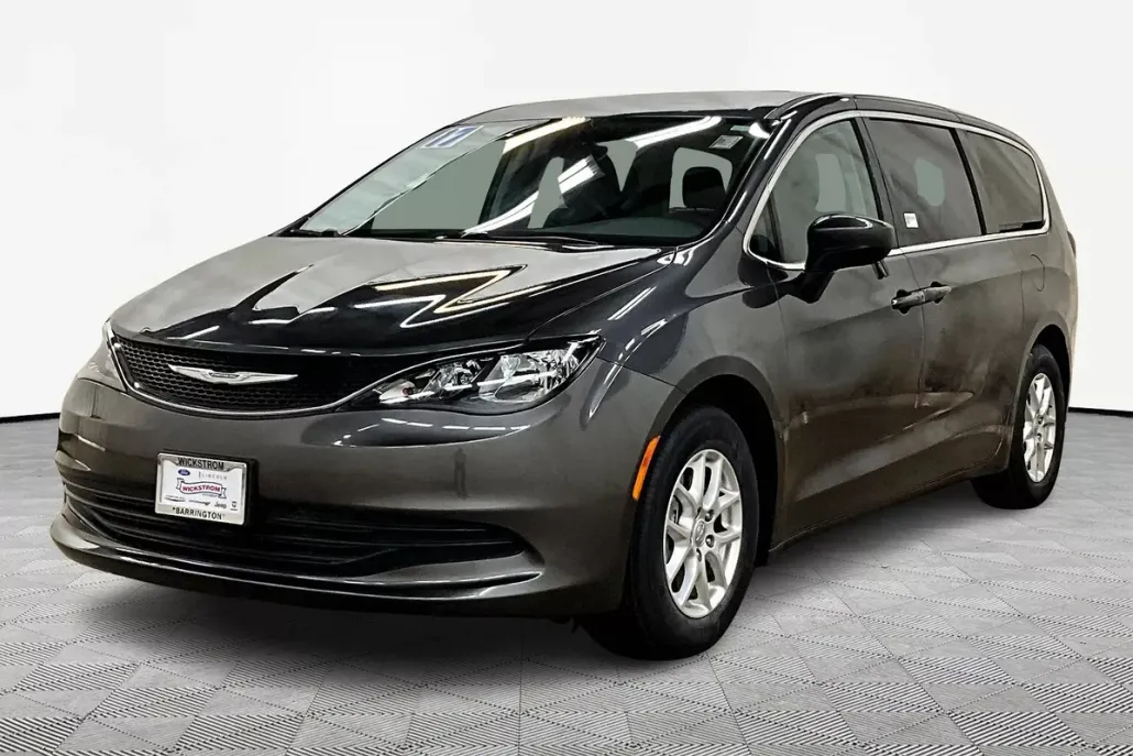 2017 Chrysler Pacifica Touring photo 1