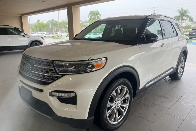 2021 Ford Explorer Limited photo 1