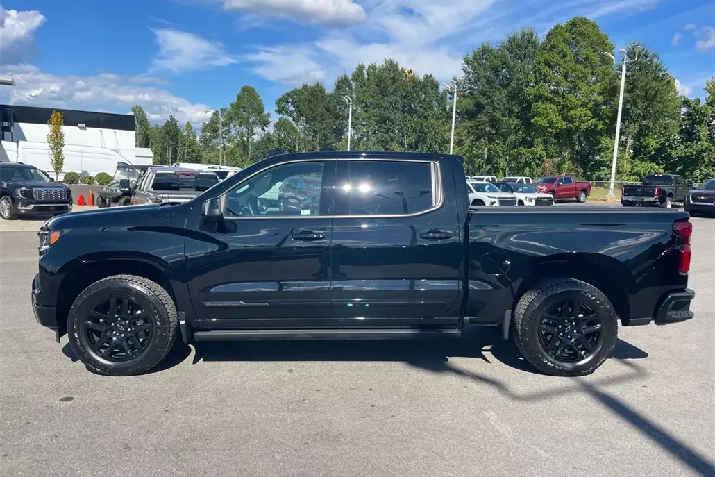 2025 Chevrolet Silverado 1500 High Country photo 1