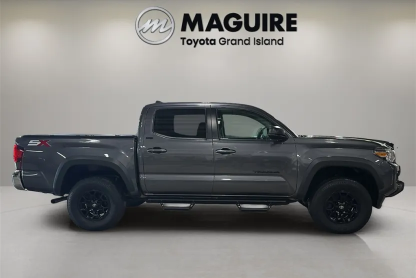 2023 Toyota Tacoma SR5 photo 1