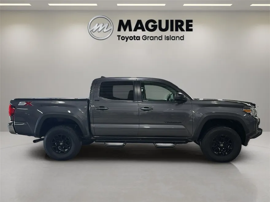 2023 Toyota Tacoma SR5 photo 1