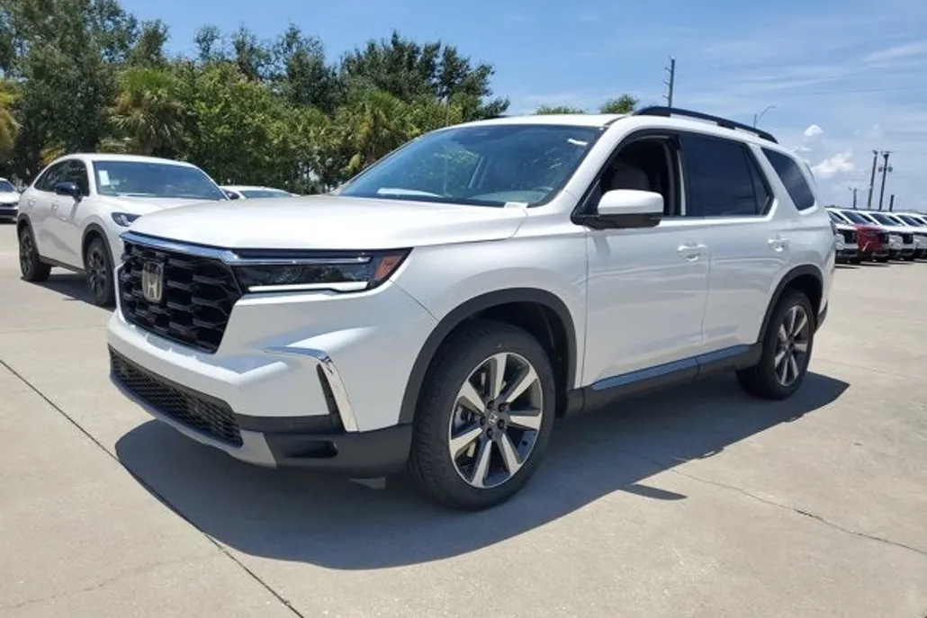 2025 Honda Pilot Touring photo 1