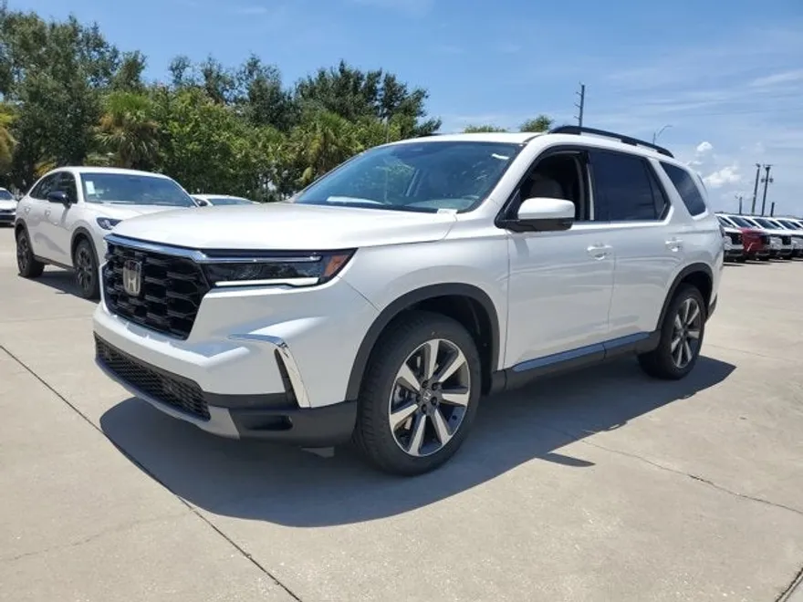 2025 Honda Pilot Touring photo 1