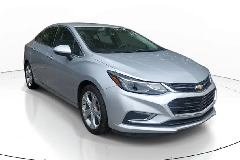 2017 Chevrolet Cruze Premier photo 1