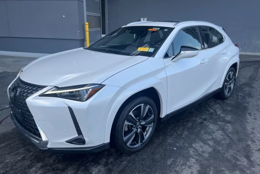 2023 Lexus UX 250h Premium photo 1