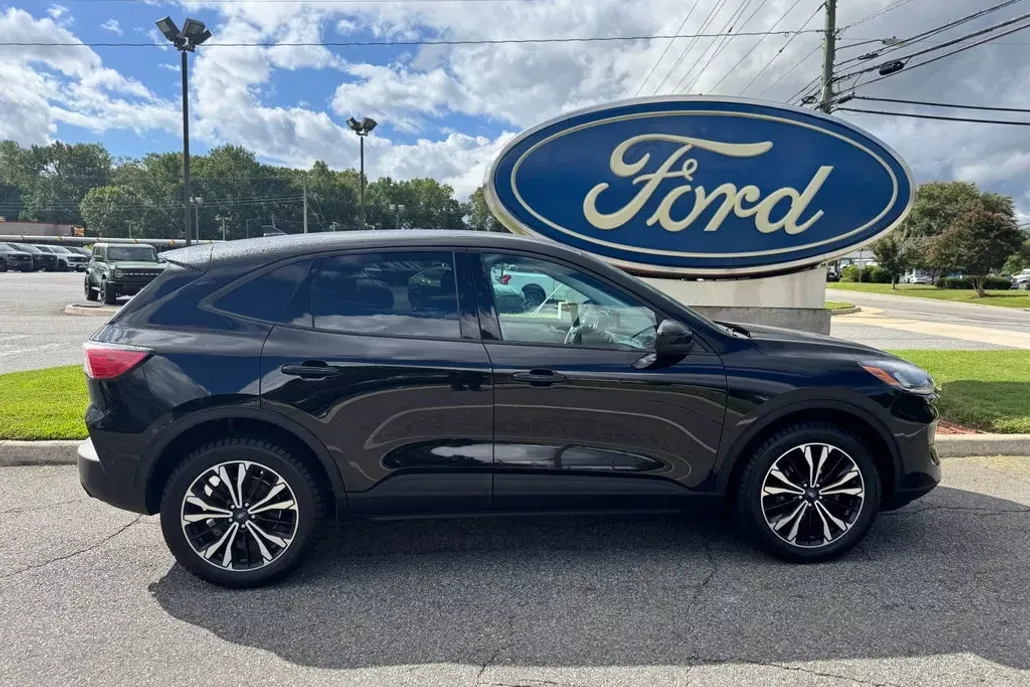 2021 Ford Escape SE photo 1