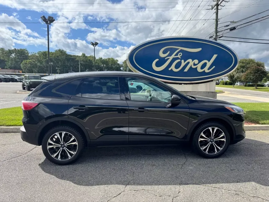 2021 Ford Escape SE photo 1